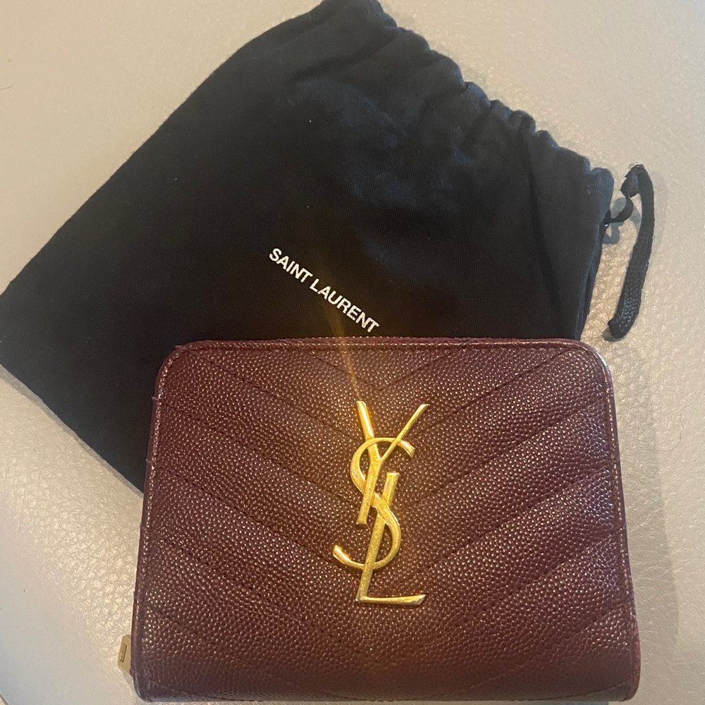 🇫🇷YSL CASSANDRE MATELESSE’ OXBLOOD ZIP WALLET